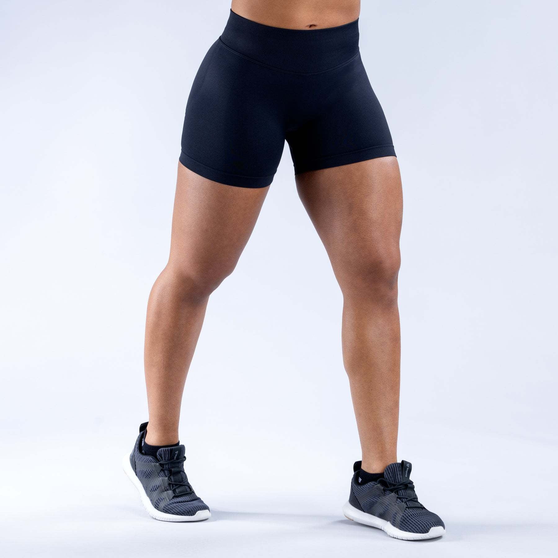 Aurae Short.01 Black