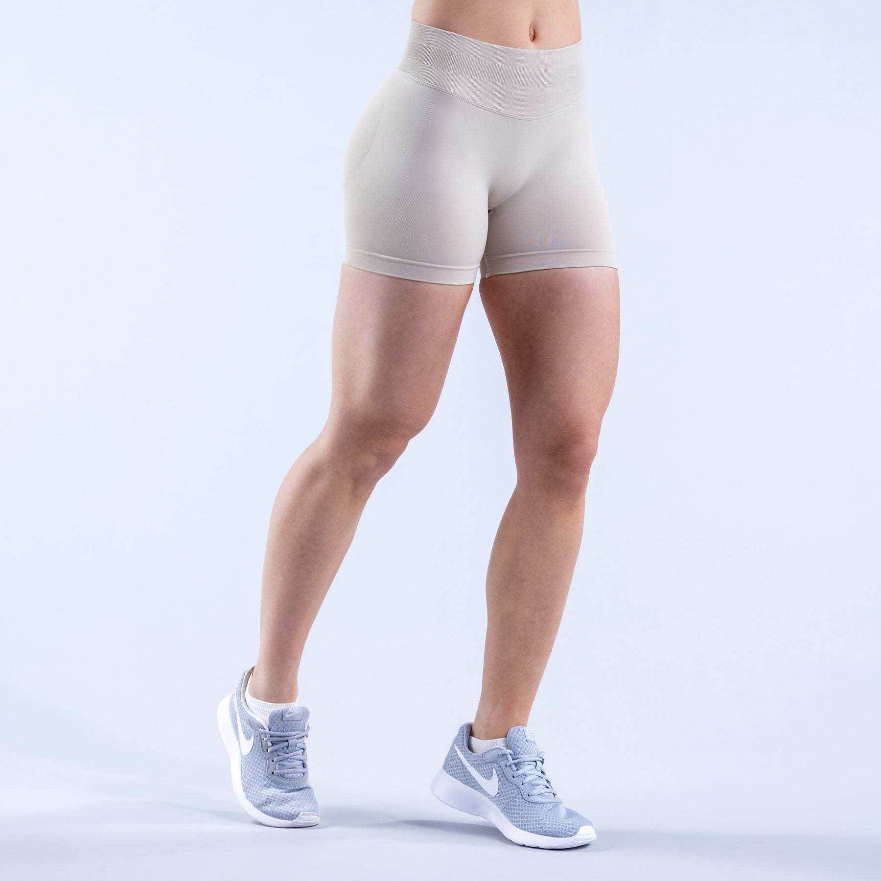 Aurae Short.01 Ivory