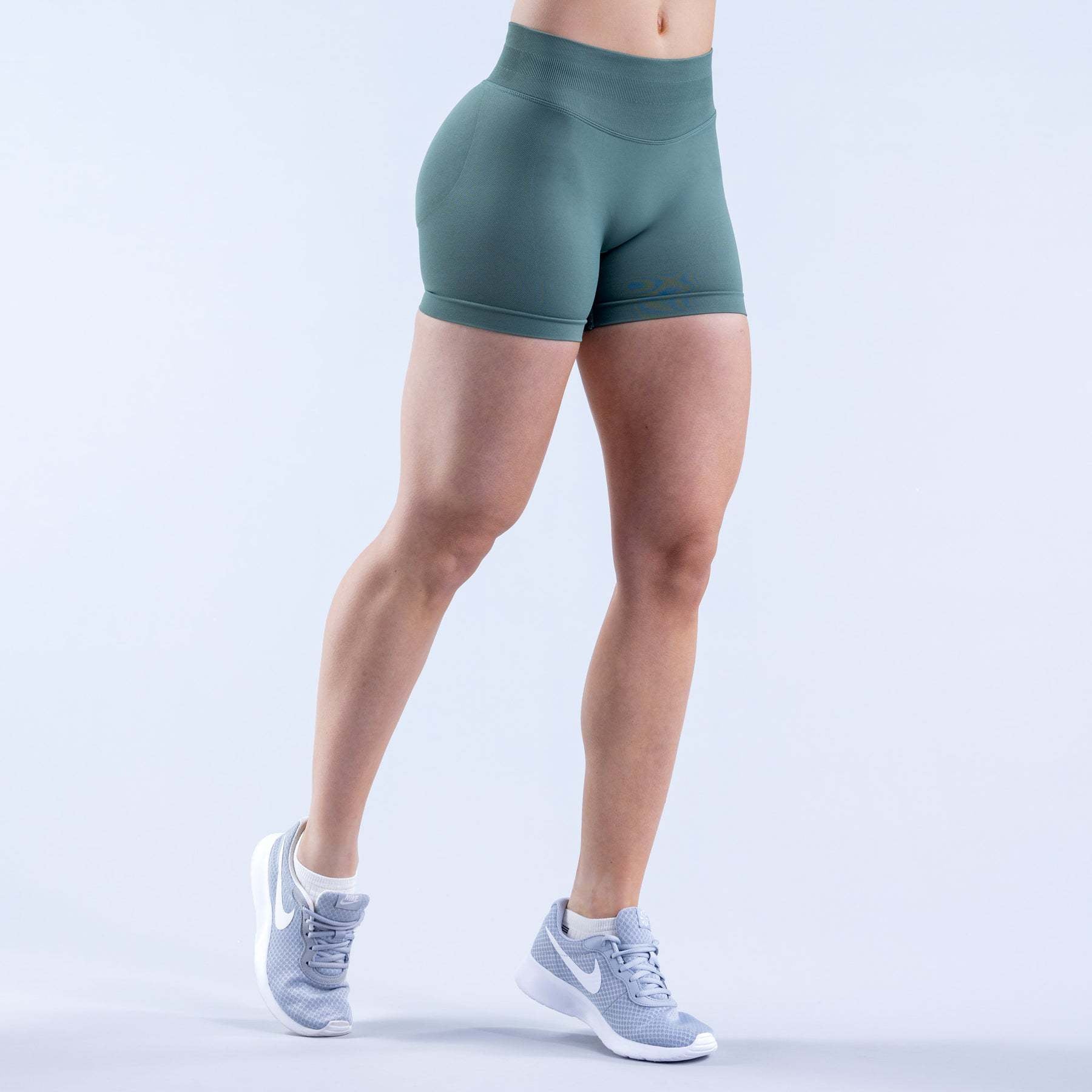 Aurae Short.01 Green
