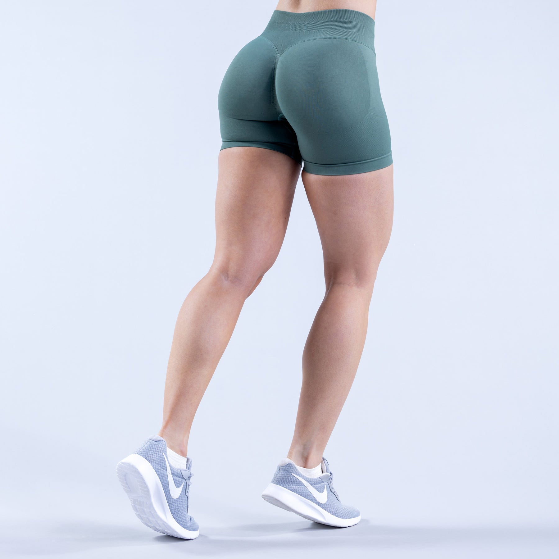 Aurae Short.01 Green