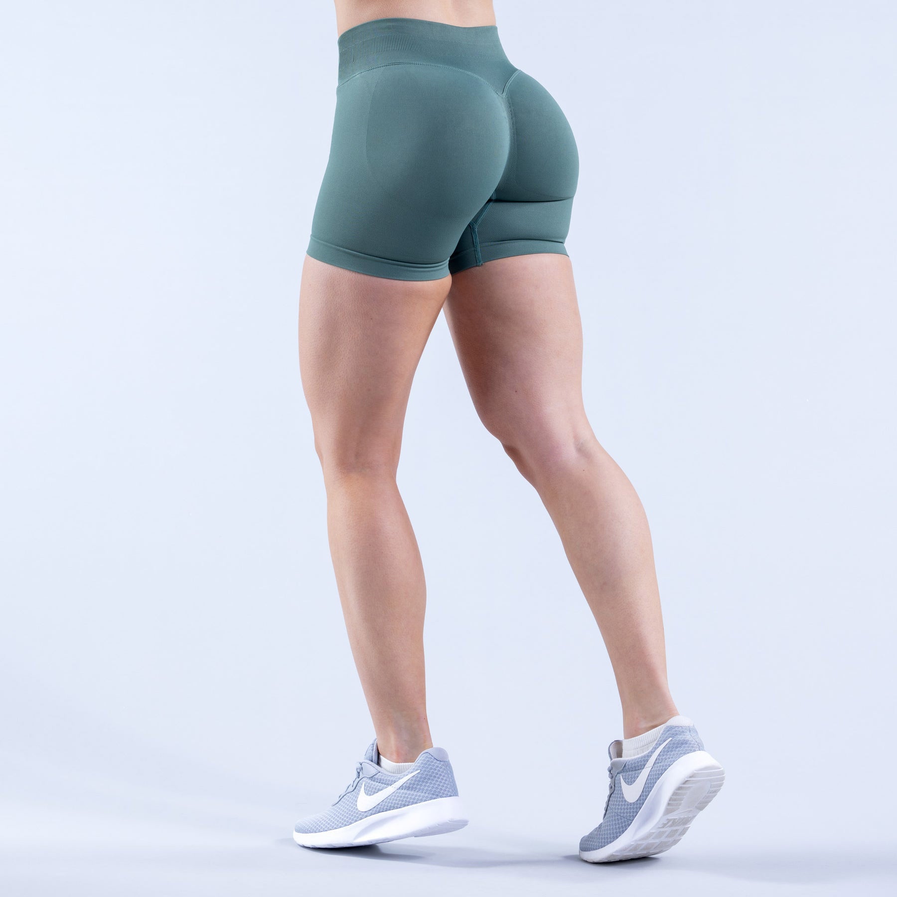 Aurae Short.01 Green