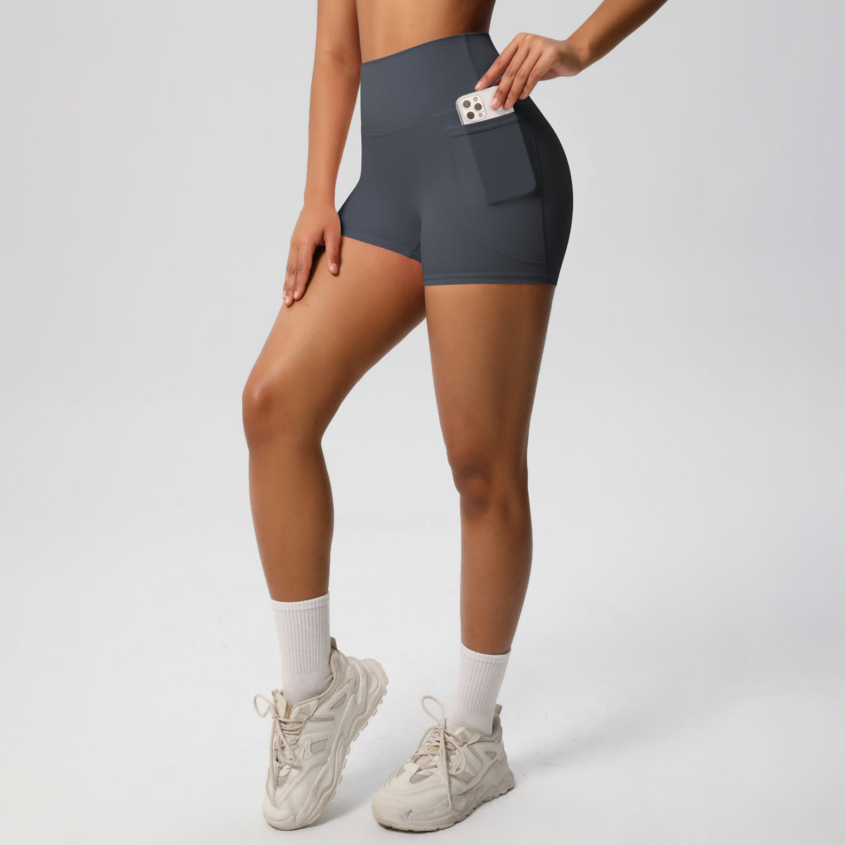 Aurae Short.02 Graphite Grey