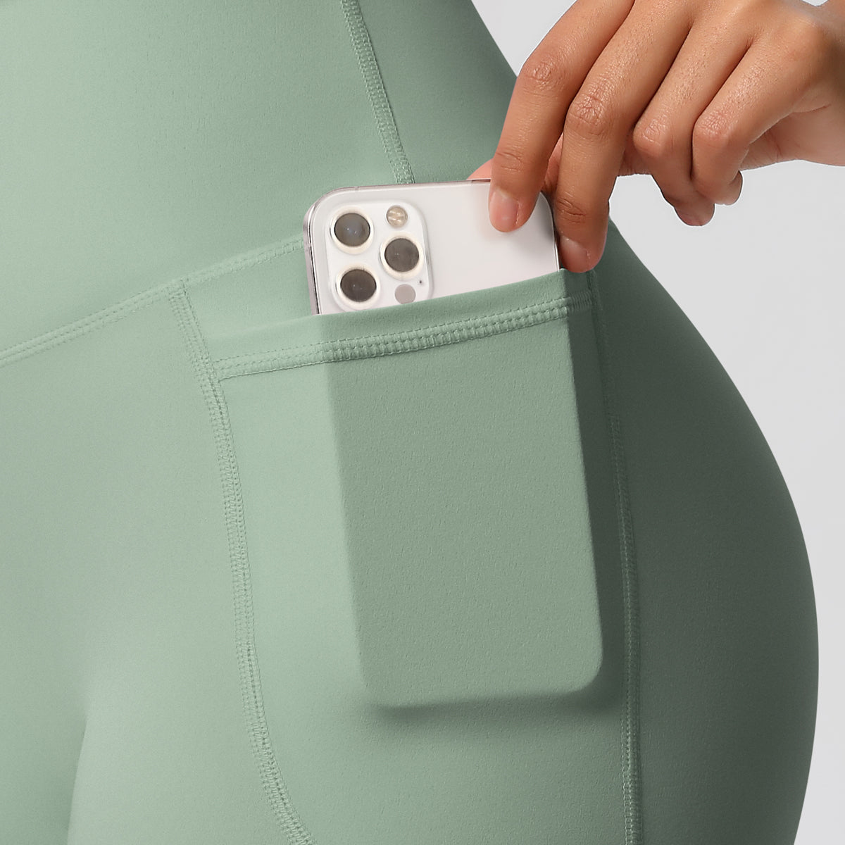 Aurae Short.02 Light Green