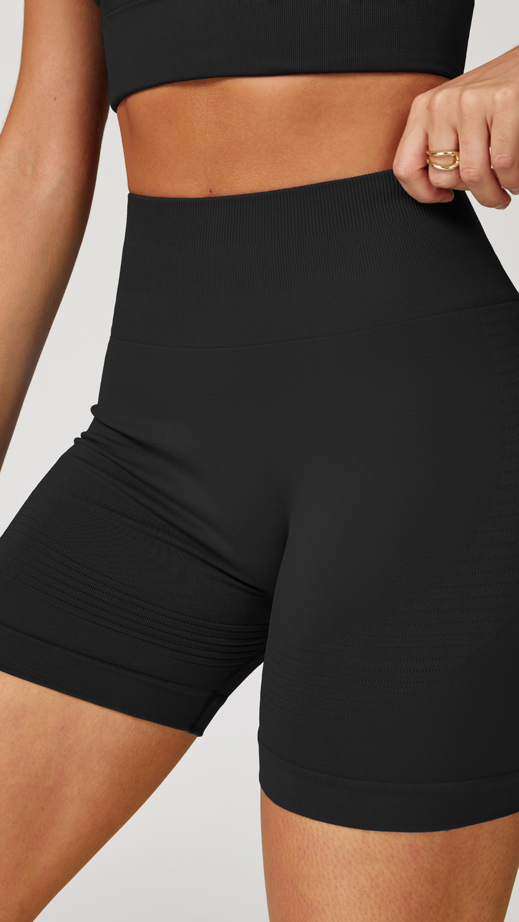 Aurae Short.03 Black