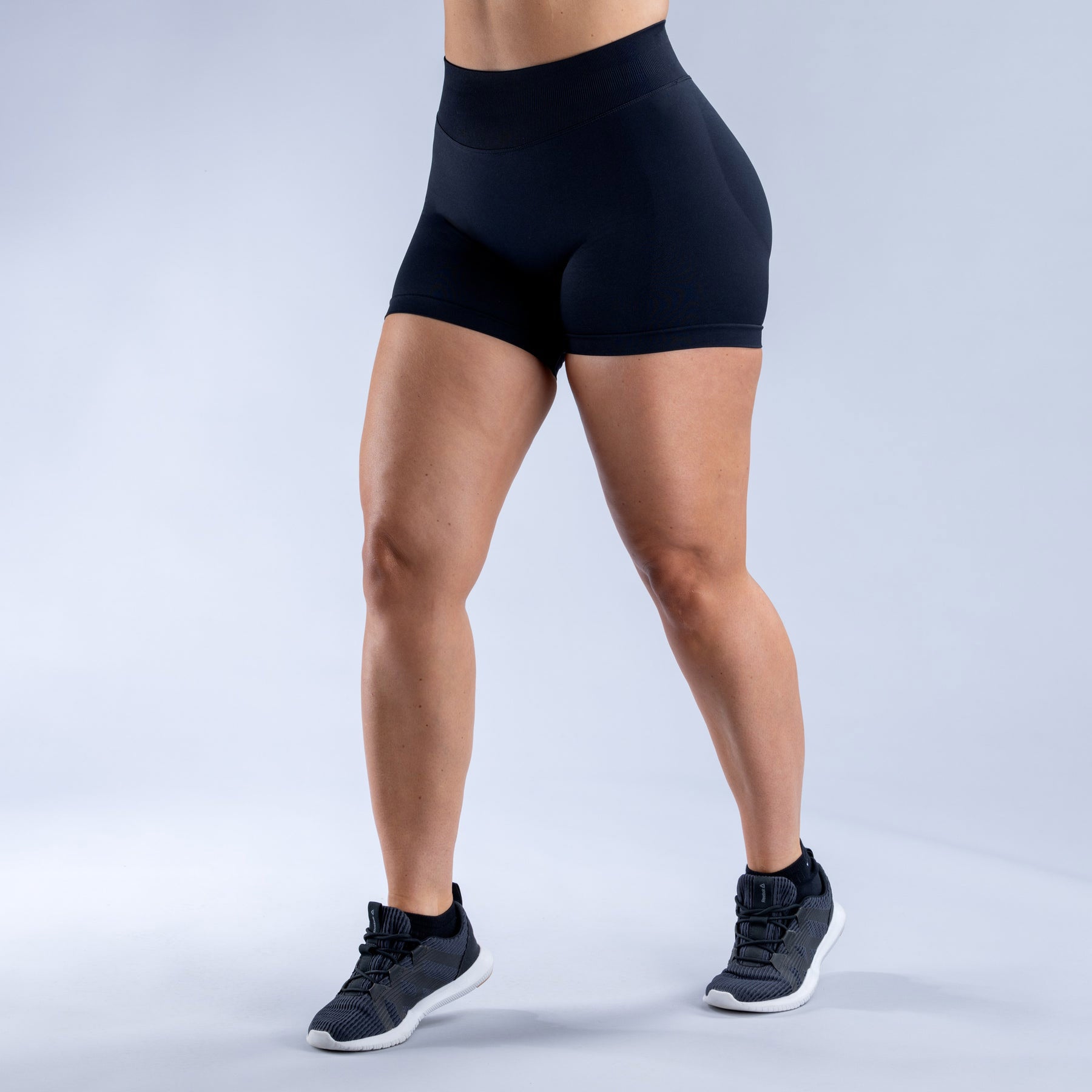Aurae Short.01 Black