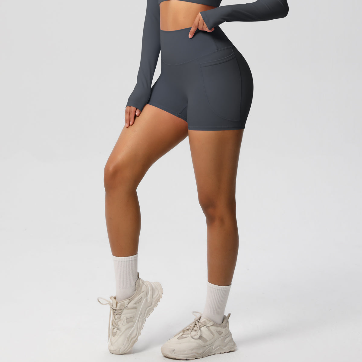 Aurae Short.02 Graphite Grey